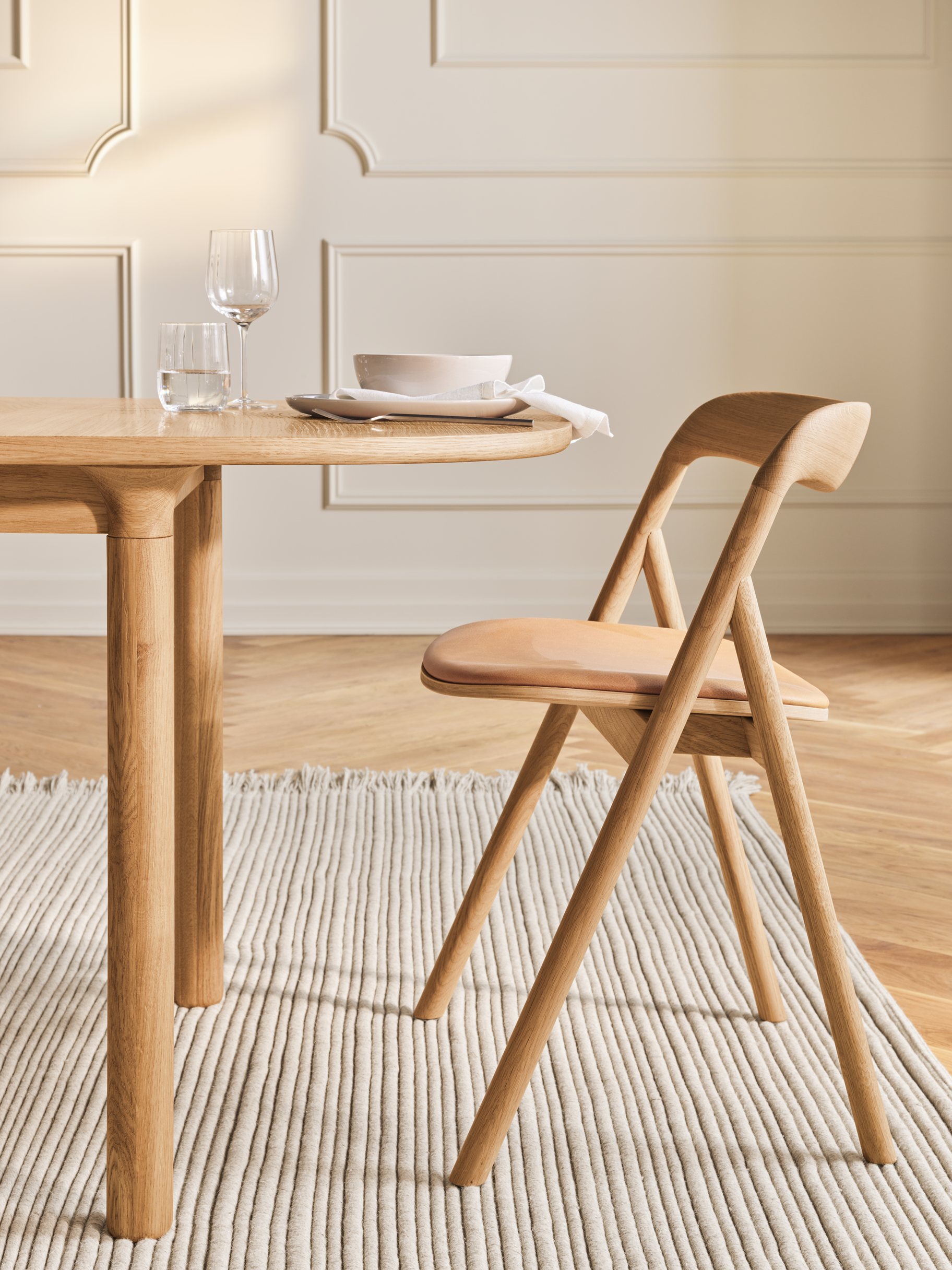 Minimalist Folding Chair-7
