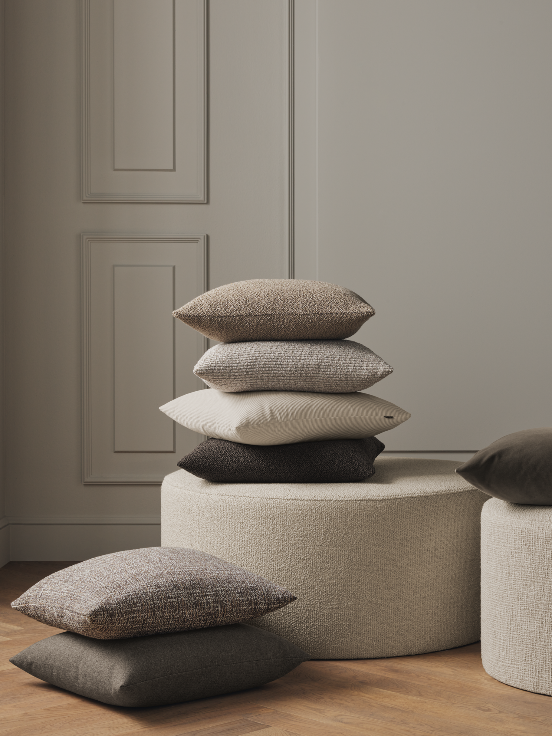 Oval Lounge Pouf-8